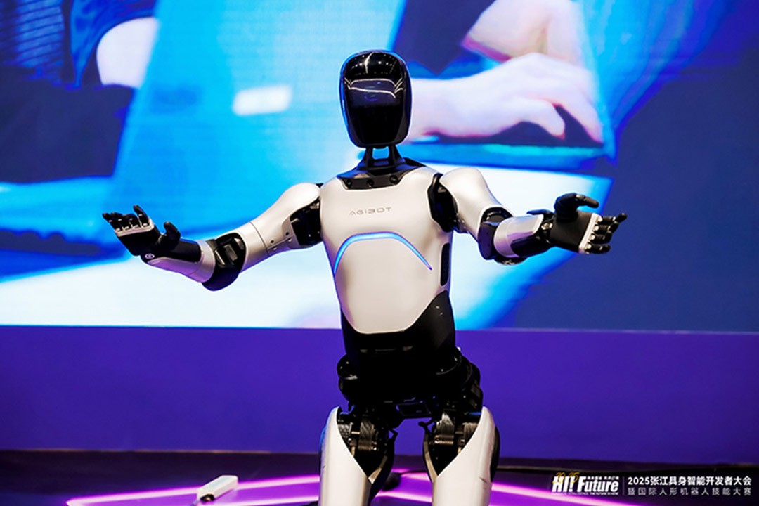 365钱包远征A2成全球首个同时拥有中美欧认证的人形机器人